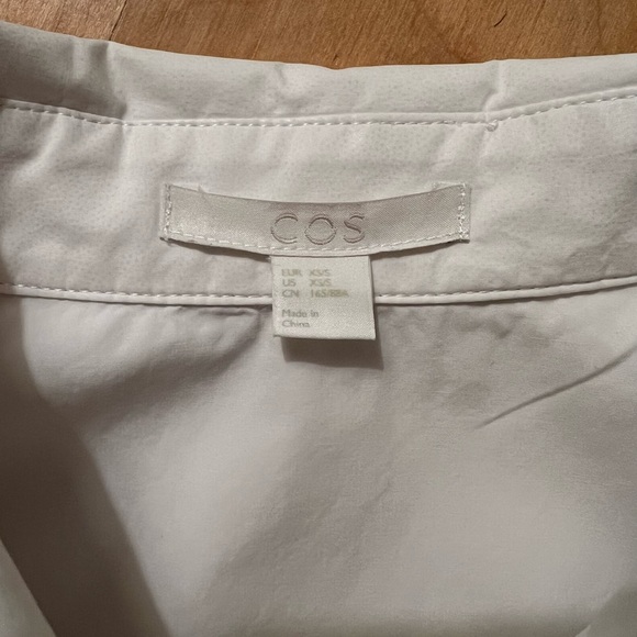 White Scalloped Collar Dickey - Picture 3 of 3